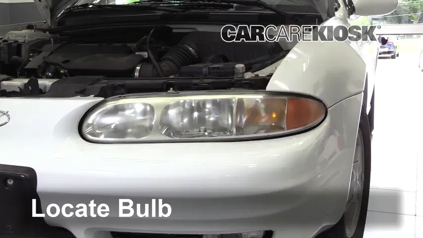 2001 Oldsmobile Alero GL 2.4L 4 Cyl. Sedan (4 Door) Luces Luz de carretera (reemplazar foco) 